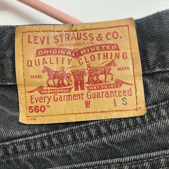 Levi Jean Shorts - Picture 3 of 4